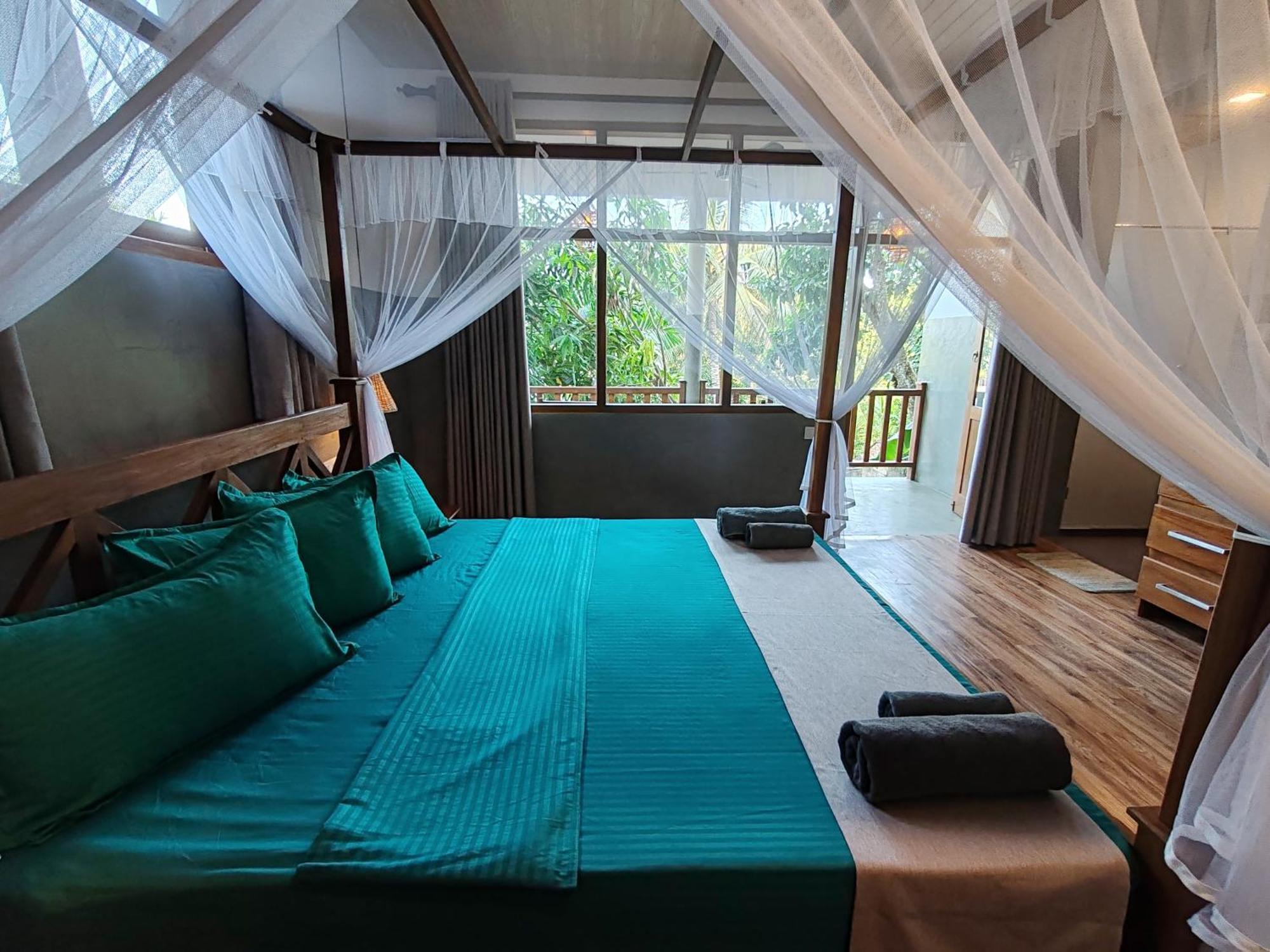 The Jungle View Hotell Mirissa Exteriör bild